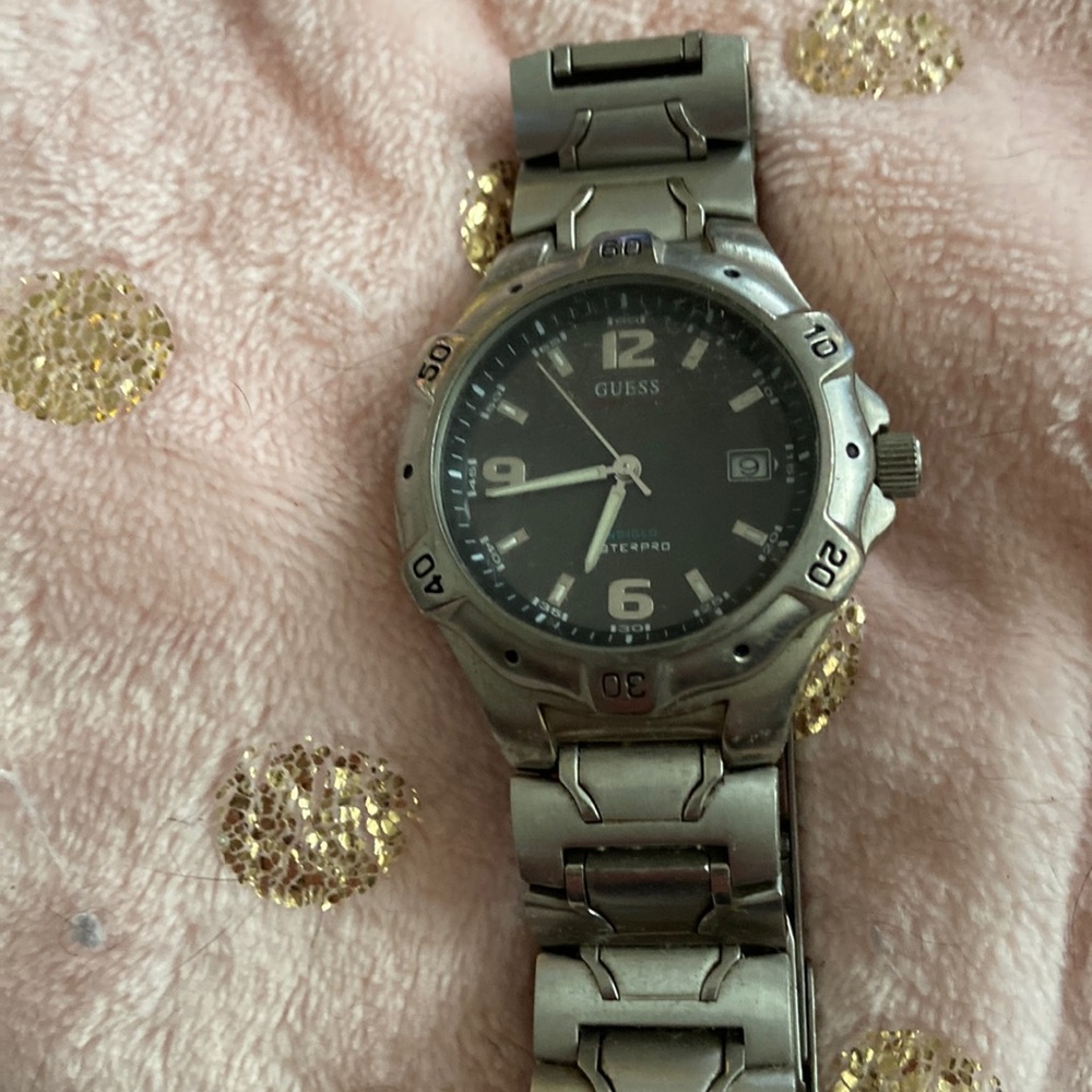 🤍 Men’s Guess watch